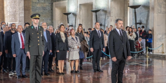 Muayenehaneler Derneği 1 Ekim Ulusal Muayenehane Hekimleri Gününde Anıtkabiri Ziyaret Etti